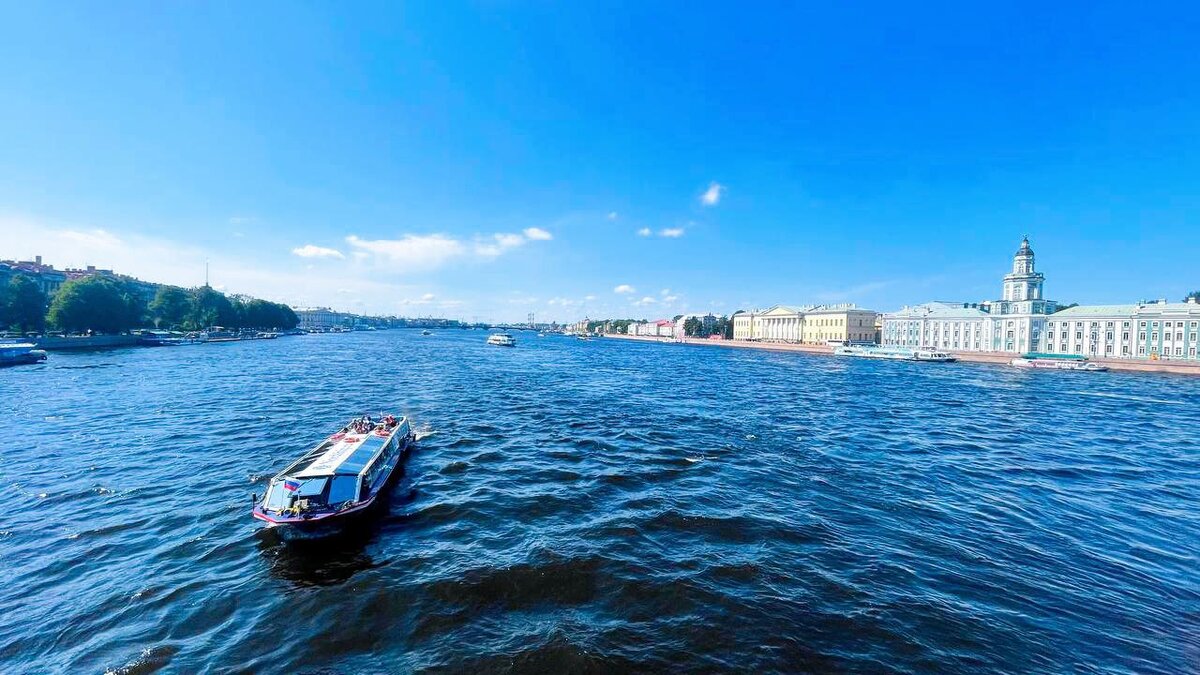 Санкт-Петербург - город на Неве. 