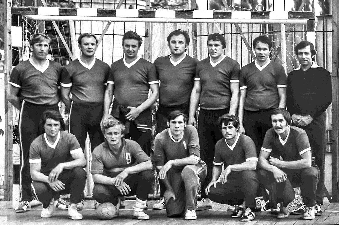 Ветераны кубанского гандбола. Ориентировочно май 1974 года. Стоят (слева направо): Владимир Кияшко, Геннадий Барышев, Александр Долгий, Валентин Шиян, Анатолий Братченко, Василий Зубарев, Илларион Сенин. Сидят (слева направо): Виталий Крохин, Виталий Барсуков, Владимир Пьянков, Александр Тарасиков, Игорь Пануров