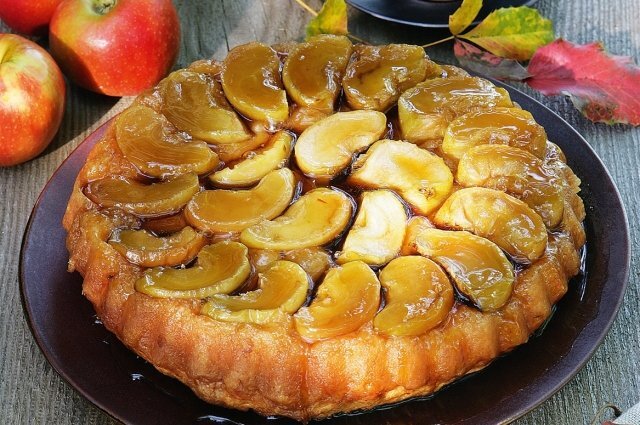    Какие яблоки лучше брать для шарлотки?