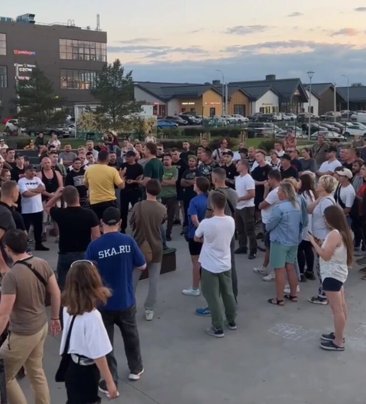 Часть жителей Янино объединилась для патруля. Фото: vk.com/yanino_ads 
