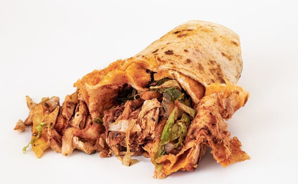 Фото взято с https://www.istockphoto.com/, потому что еду я обычно не фоткаю, но выглядит один в один, как тут готовят 