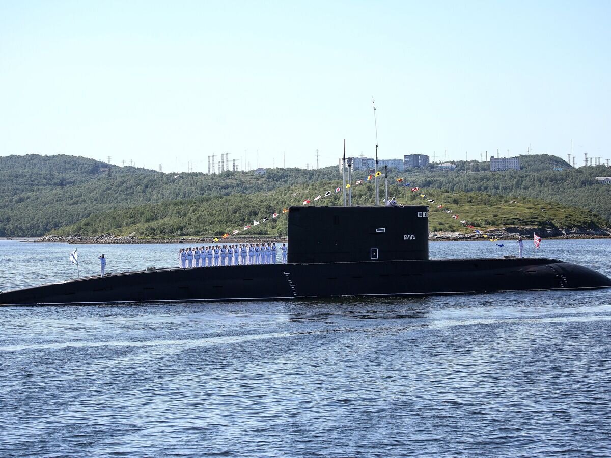    Большая океанская подводная лодка проекта 877 "Палтус" Б-800 "Калуга" на праздновании Дня Военно-Морского Флота в Североморске© РИА Новости / Павел Львов
