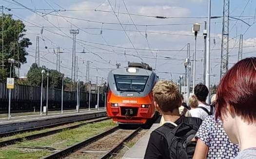 Первомайская таганрог. Поезд Волгоград Урюпинск. Поезд Ласточка Финляндский вокзал. Электричка Волгоград. Электричка Ростов Таганрог.