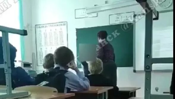     В Канске педагога-психолога, ударившего ученика, не отстранили от работы.