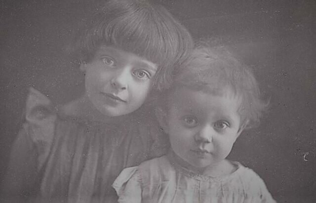    Аля и Ирина, Москва, 1919 год