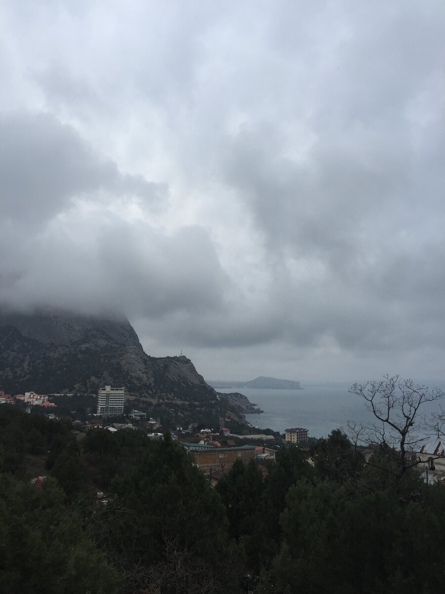 Гора Сокол в облаке