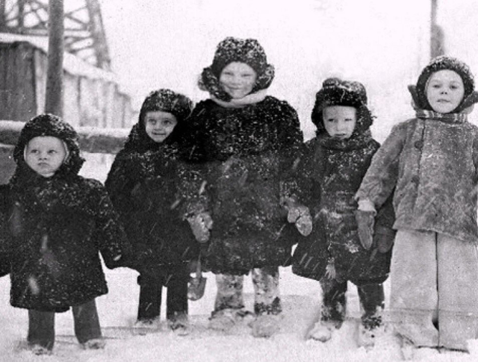 Дети одевались потеплее