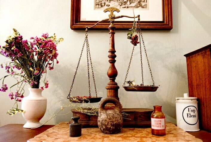 Фото отсюда http://abiturient.pharminnotech.com/istoria-farmacii