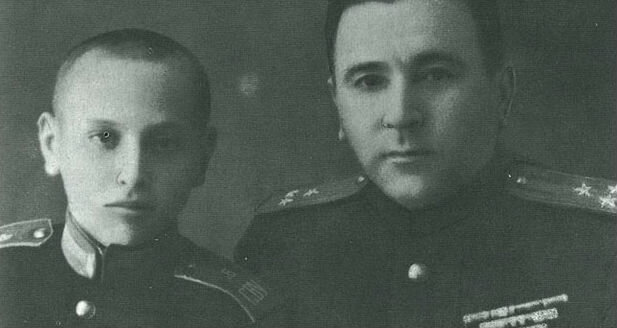 Суворовец Юрий Власов с отцом