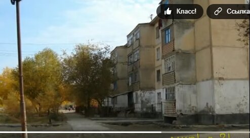 Фото из интернета. Тот дом, та квартира угловая, второй этаж. Тогда всё новенькое было, красивое, под верандами стол с лавками стоял.