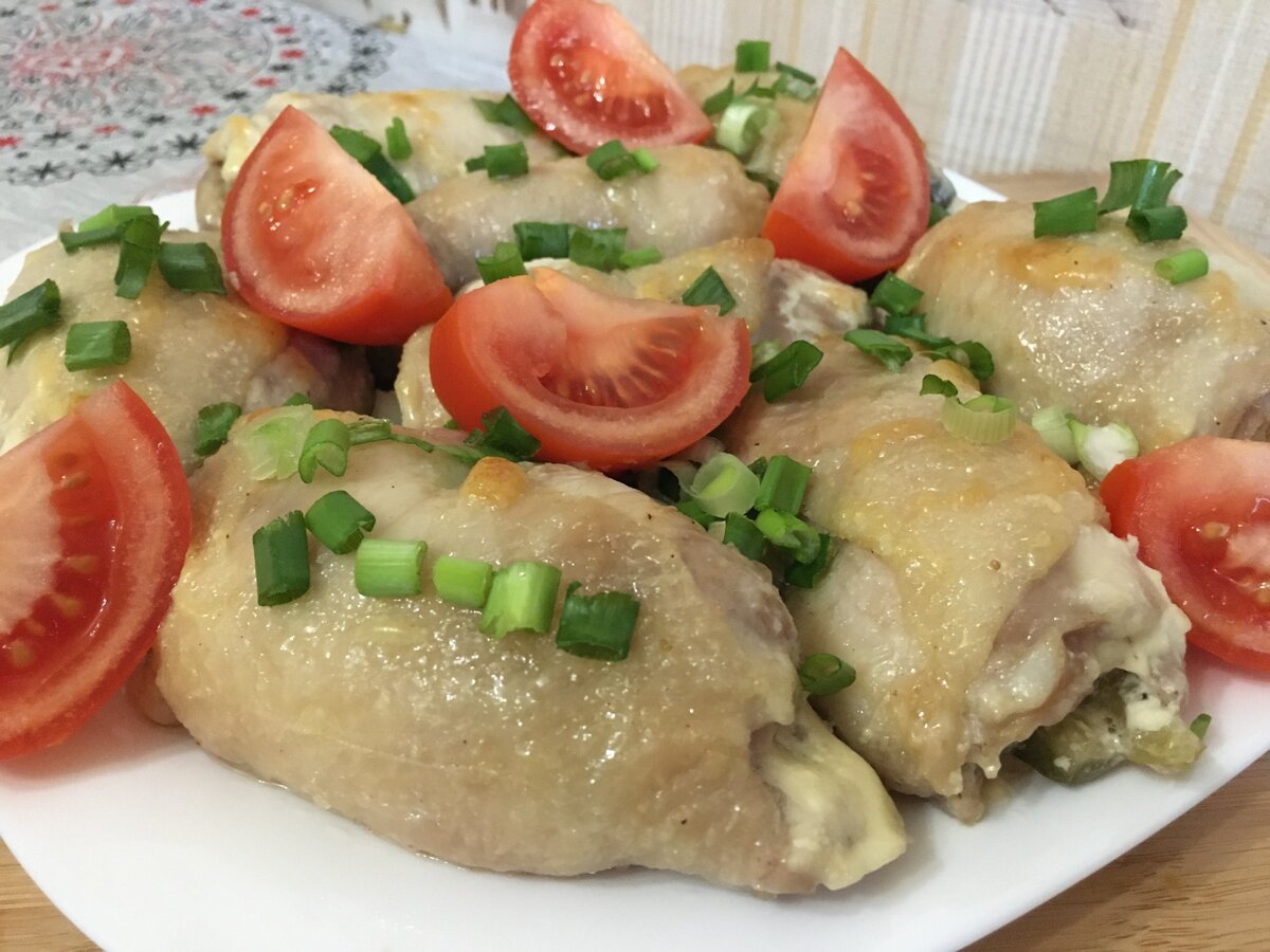 Рецепт приготовления куриных рулетиков, фаршированных яйцом, сыром и зеленью