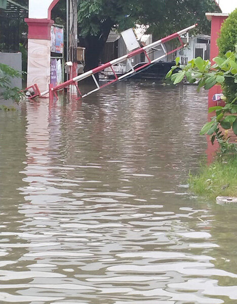 Первоначально вода стояла очень высоко