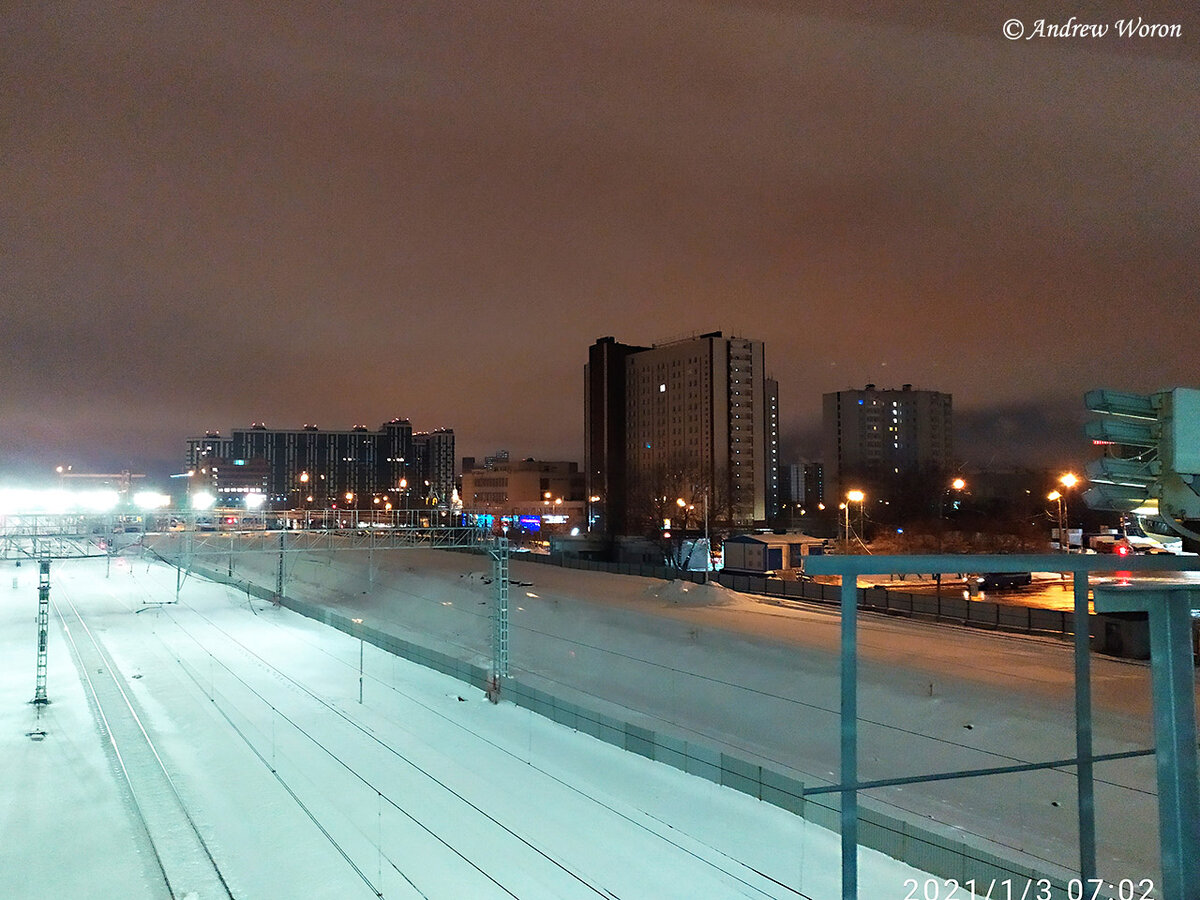 Москва. Вид на МЦК и жилые кварталы с крытого перехода