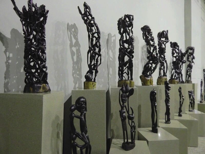 Работы маконде в музее. Яндекс картинки