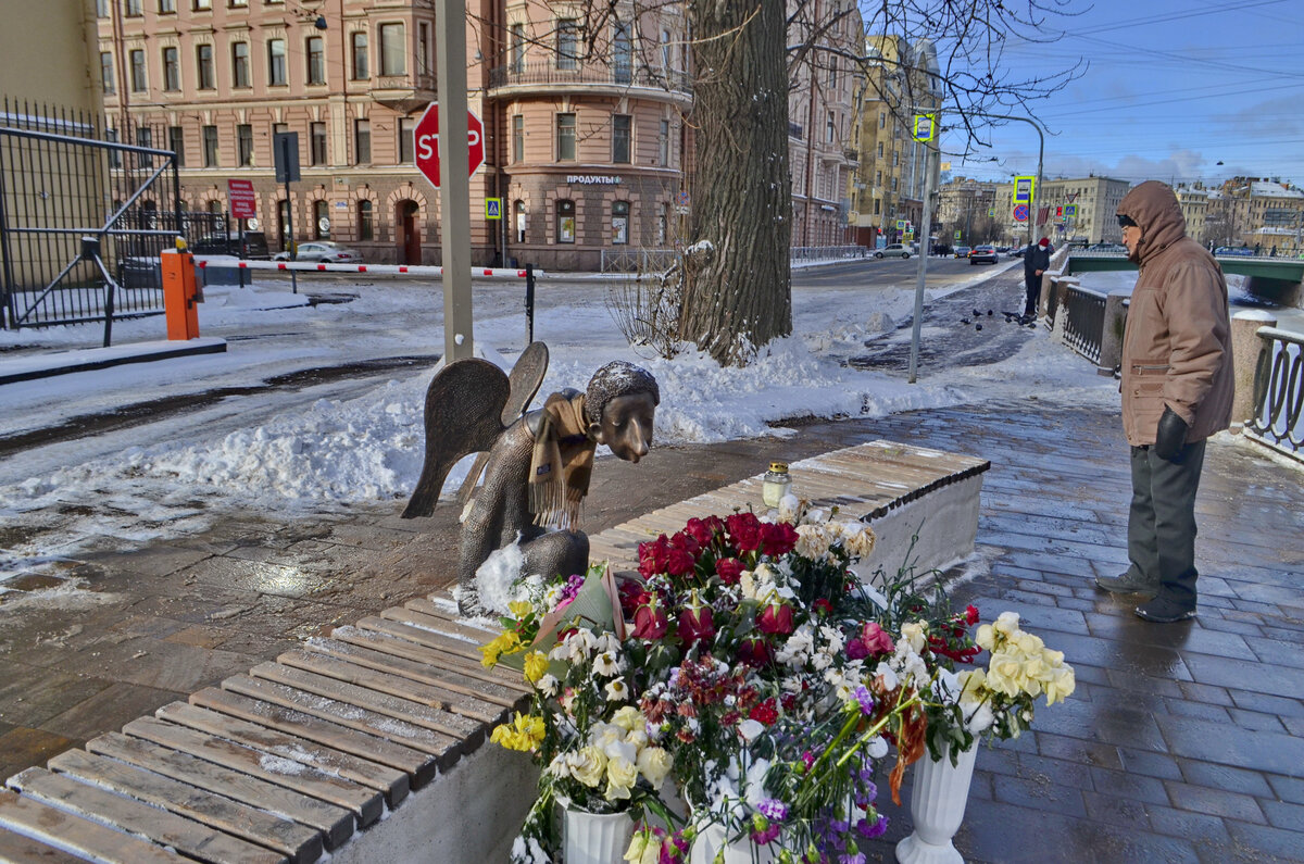 Читающий ангел в санкт петербурге фото