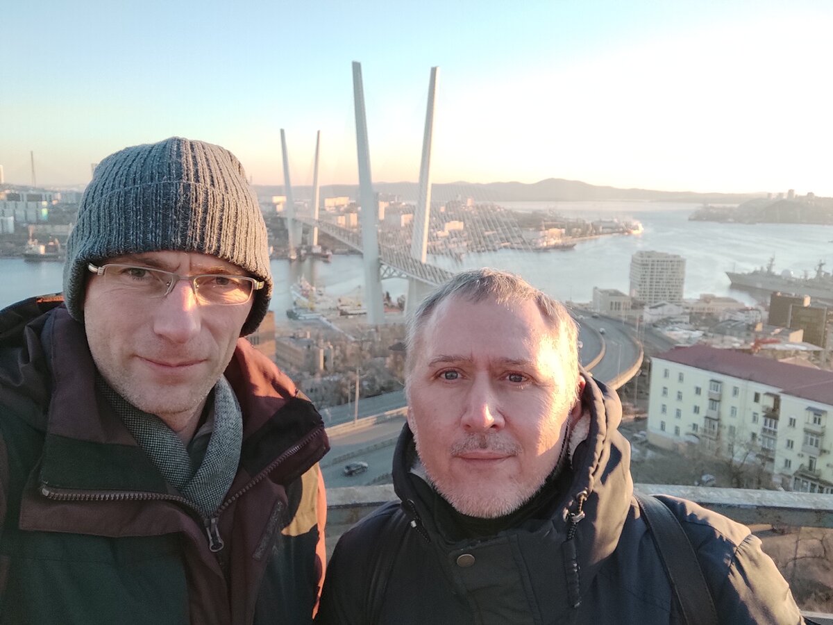Владивосток. Вид на мост через бухту Золотой рог. Фото автора