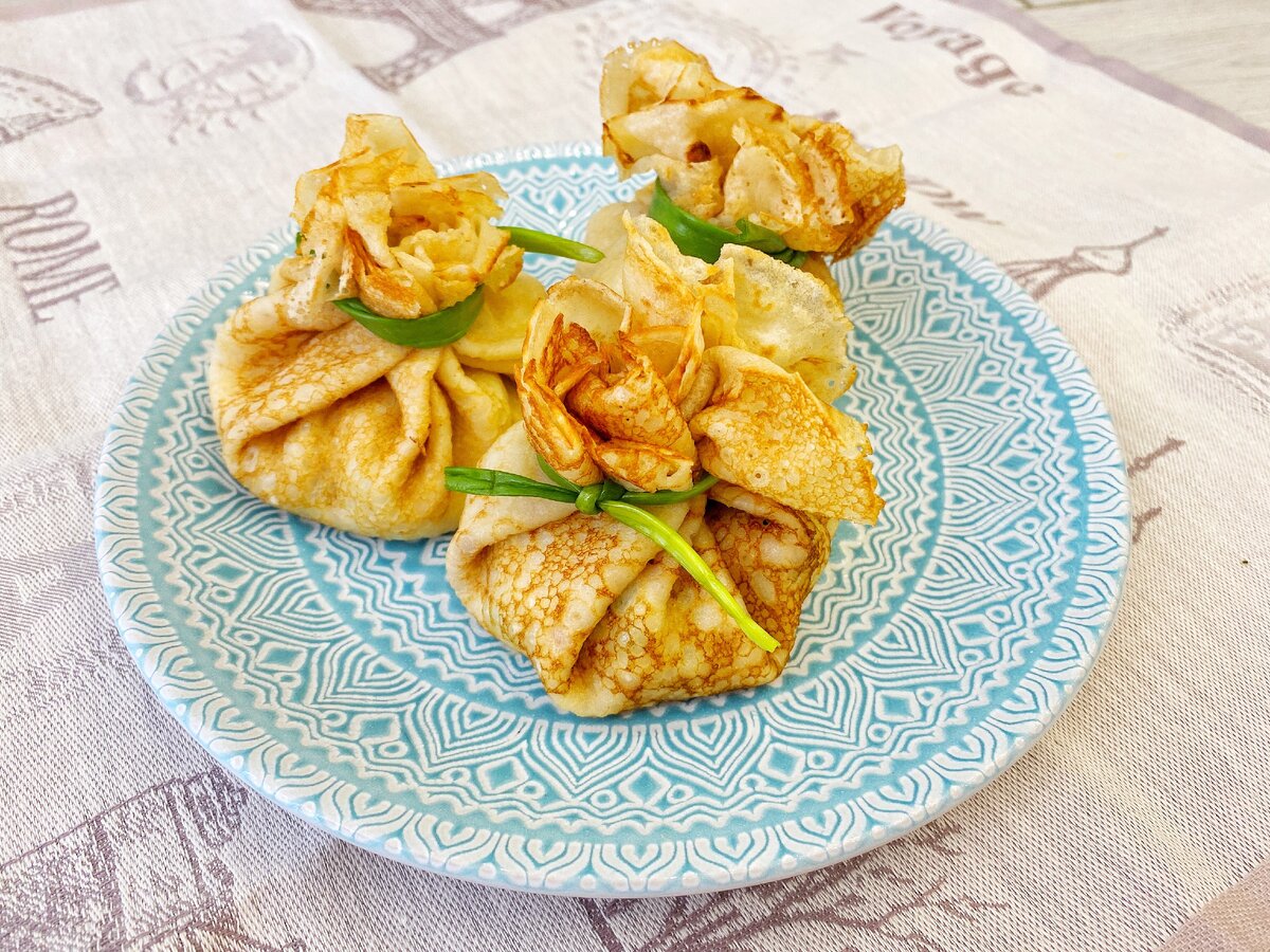 Закуска в ажурных блинах