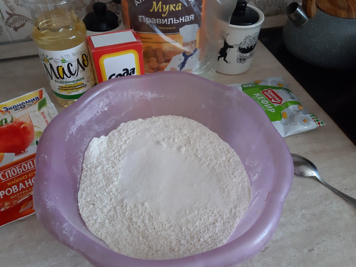 Замешиваю тесто.