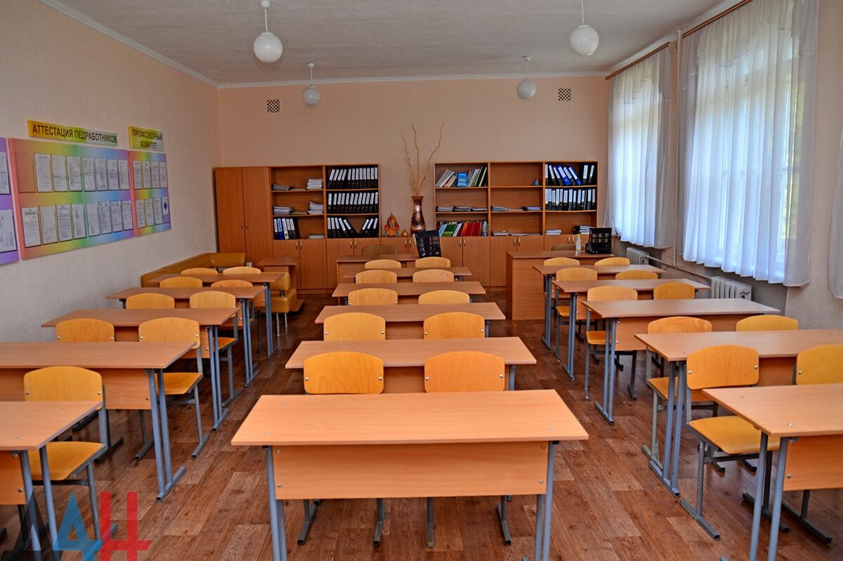 Обычный класс. Примерно в таких учатся у нас большинство детей в городе. Фото взято для иллюстрации статьи из Яндекс. Картинок. 