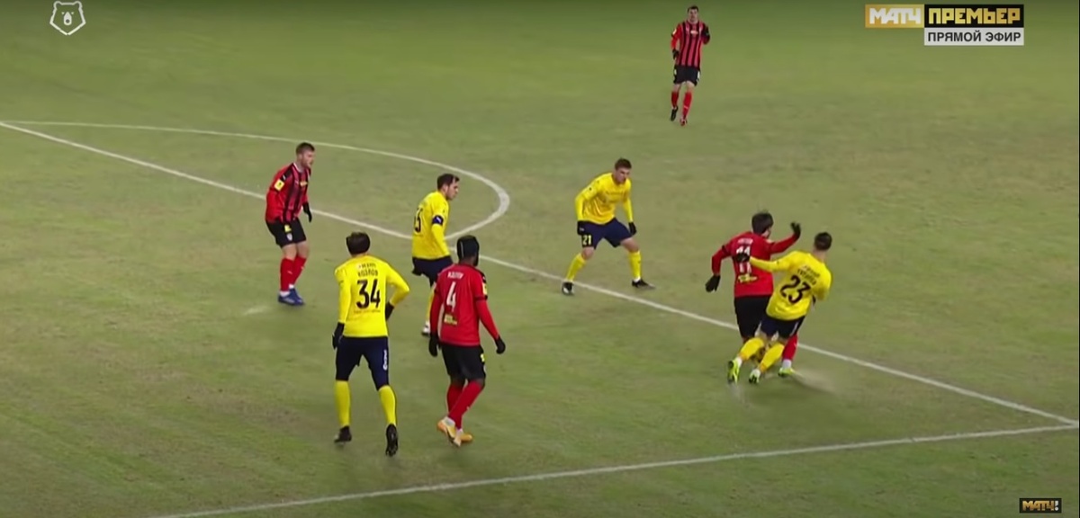 Фол Тугарева на Мирзове. Фото с сайта matchtv.ru. Часть 2.