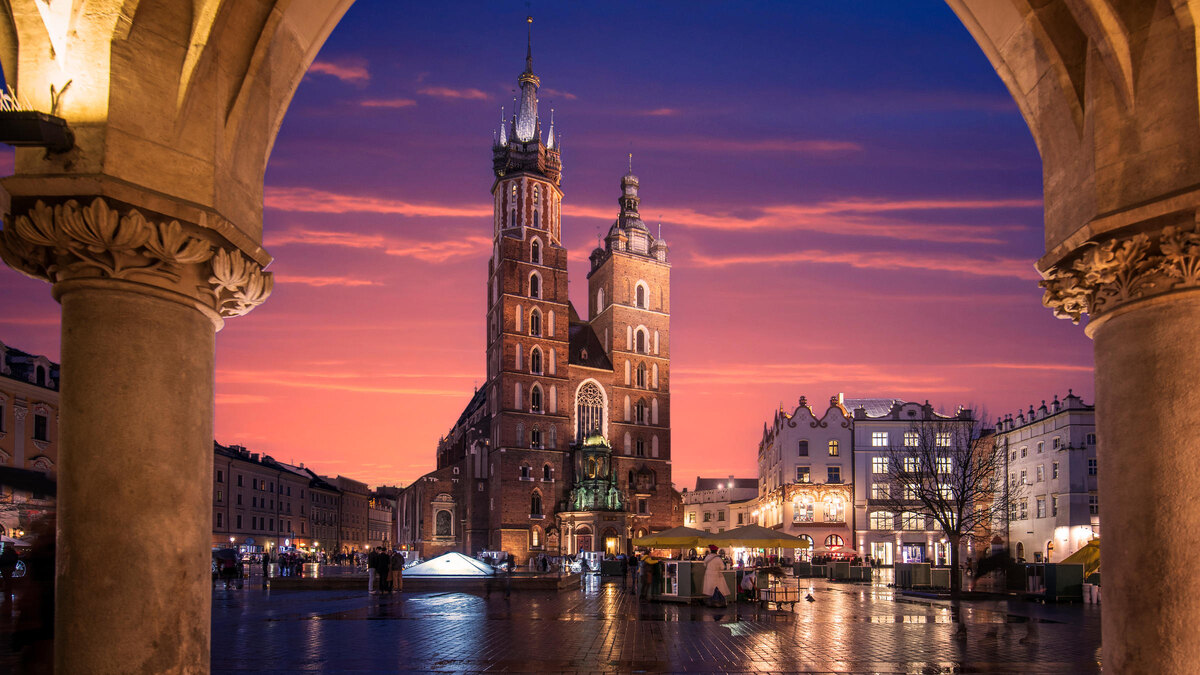https://planetofhotels.com/guide/sites/default/files/styles/paragraph__hero_banner__hb_image__1880bp/public/hero_banner/St-Mary%27s-Church.jpg