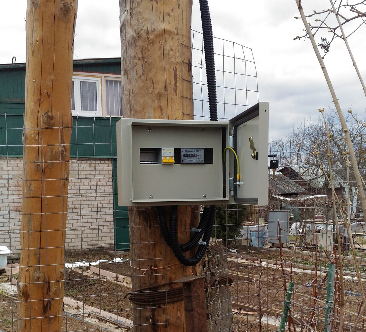 Уличный электрощиток