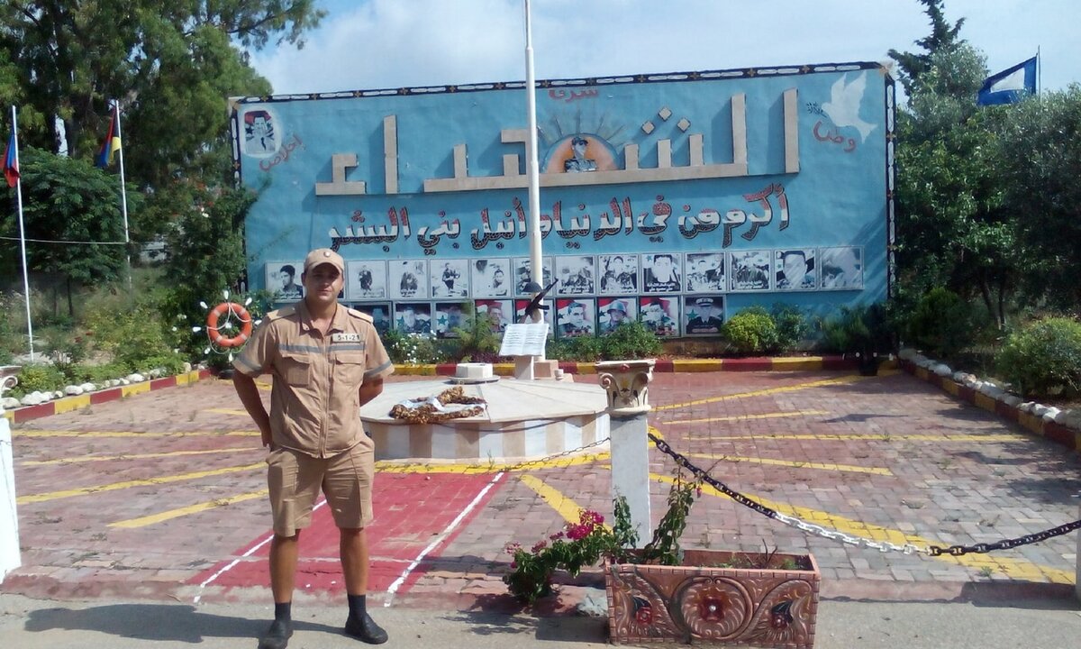 Памятник погибшим морякам, которых отправили на фронт!