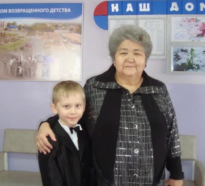 Валентина Тазекенова с Даниилом Милохиным.