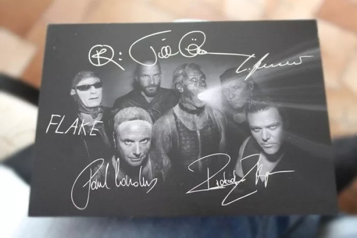 Хочу автограф. Автограф Рихарда Круспе. Автографы группы Rammstein. Подписи группы рамштайн. Тилль Линдеманн автограф