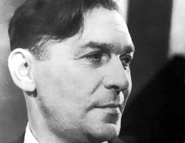 Ледя Вайсбейн, он же Леонид Утёсов. 40 лет он любил женщину, которая была намного младше, и только в 87 пригласил её в ЗАГС2