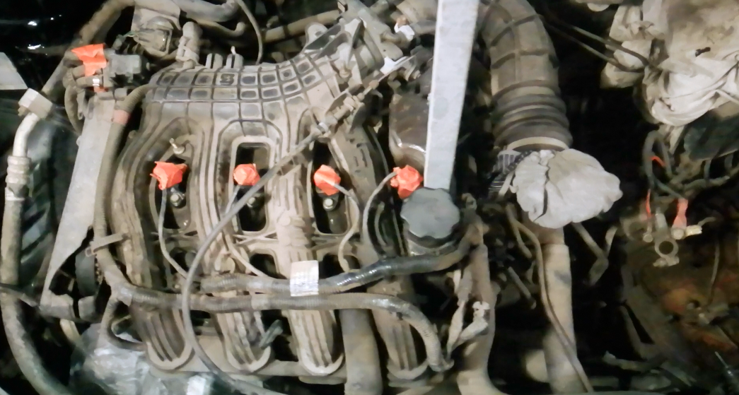 Решил помыть грязный двигатель при помощи обычной солярки, затратил всего 50 рублей и результат отличный