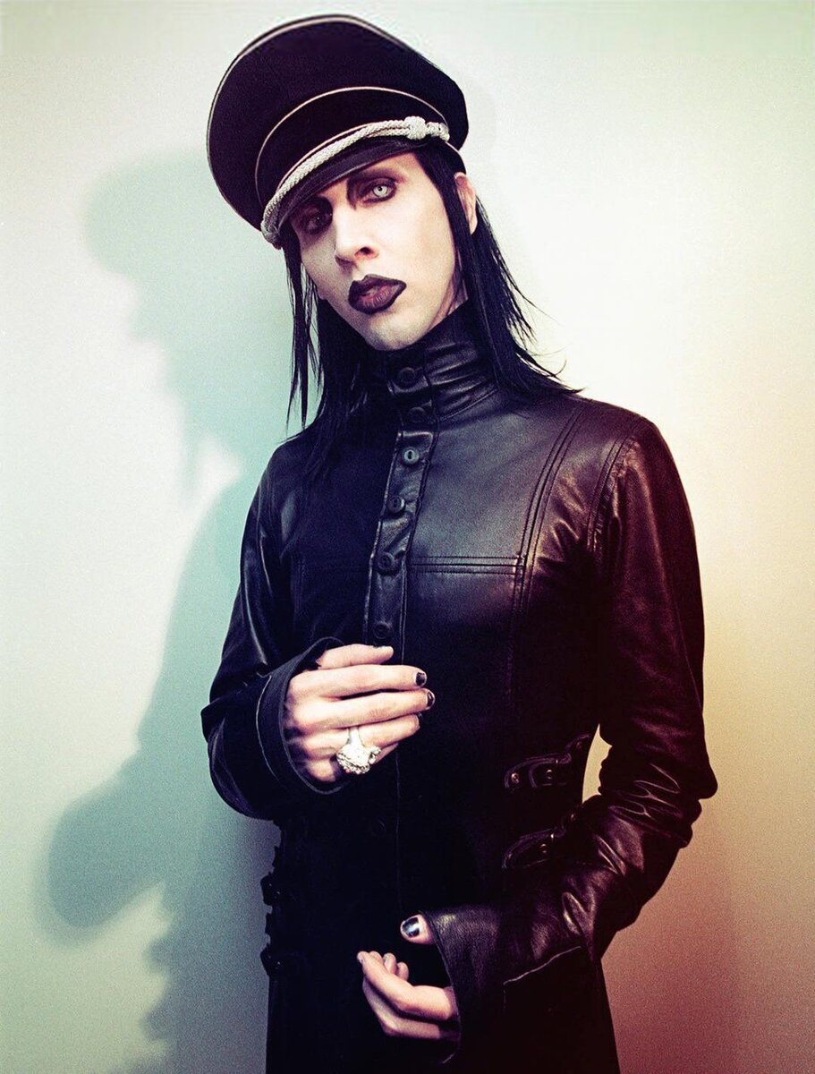 Великий и ужасный Мерилин Мэнсон в образе. Источник для фото - Яндекс