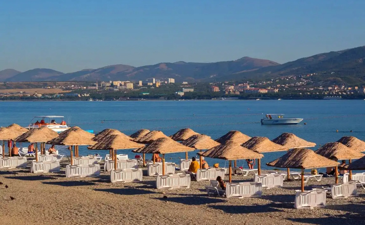 Пляж в Геленджике.