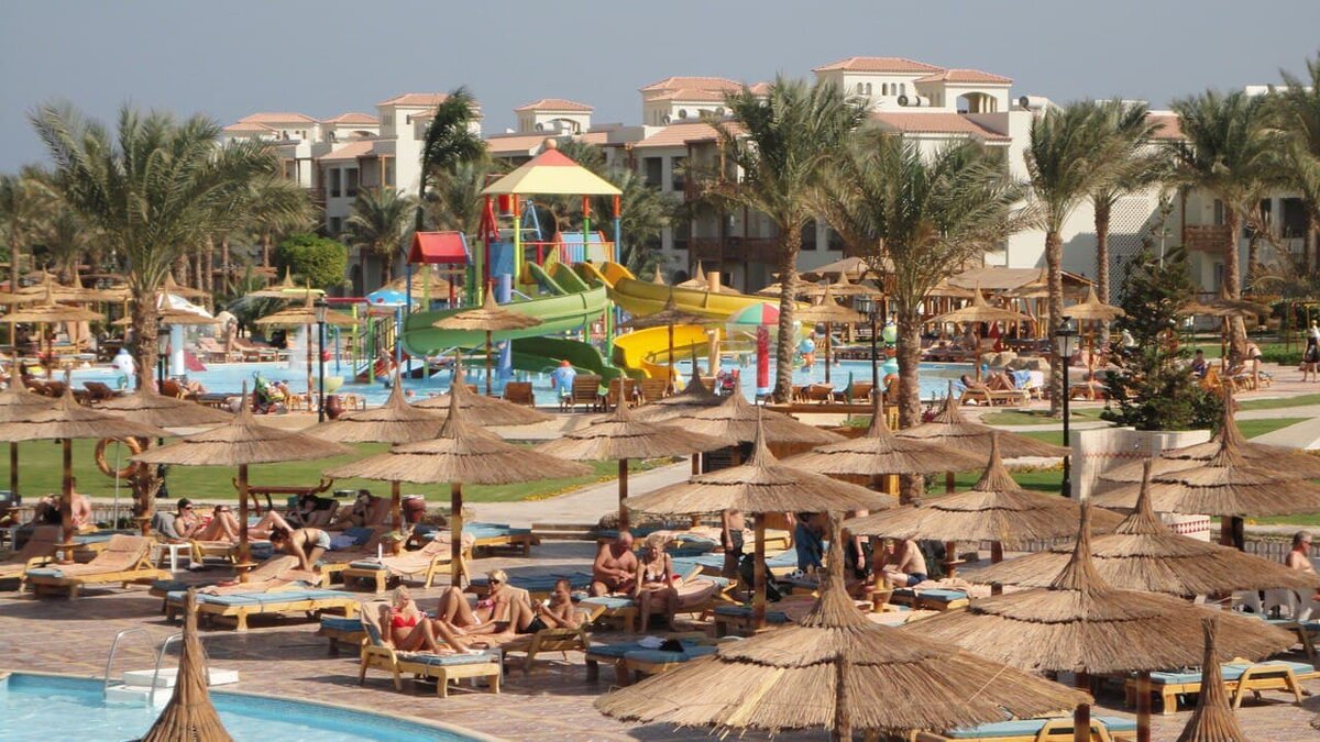 Территория отеля Dana Beach Resort 5 *