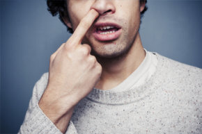 Когда слизь не выходит из ноздрей, она высыхает и слипается. Вот тогда-то и появляются носовые гоблины.