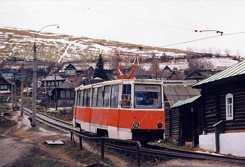 Трамвай среди деревенских избушек - не такая уж редкость в СССР