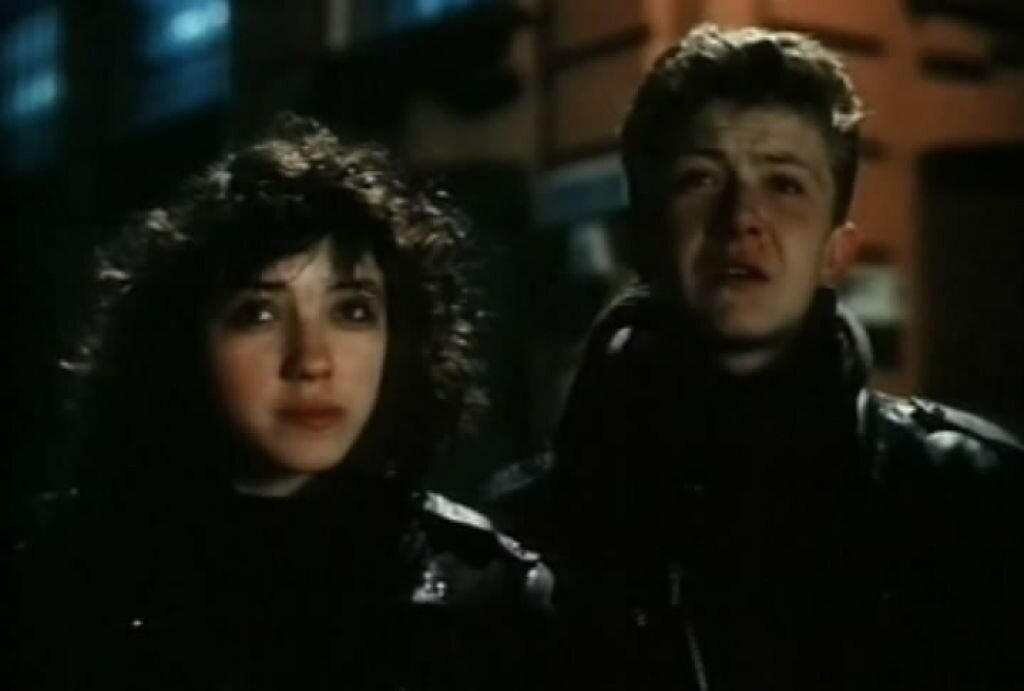 Актеры играют очень невыразительно, будто бы в мире фильма уже не осталось эмоций, которые можно испытывать к другим людям.