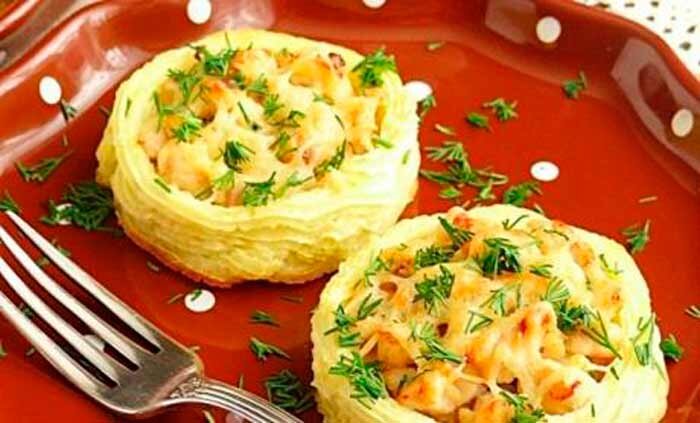 картофельные гнезда с грибами. картофельное пюре. гнезда из картофельного пюре в духовке. гнезда из картофельного пюре в духовке. гнезда из картофельного пюре с фаршем в духовке.