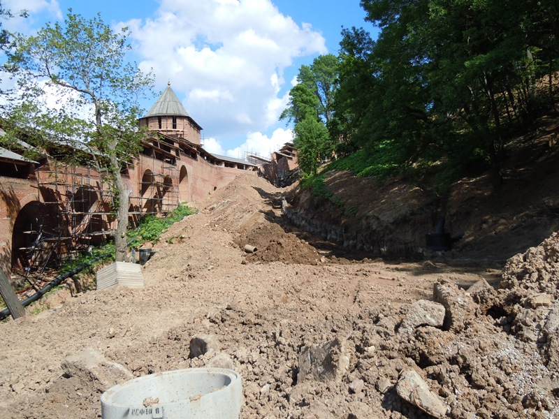 6 июня 2021 г. Мы продолжаем делать то, что мы уже много наделали (В. С. Черномырдин). Побывал в кремле и поснимал. Там территория закрыта и охрана не пускает.-10