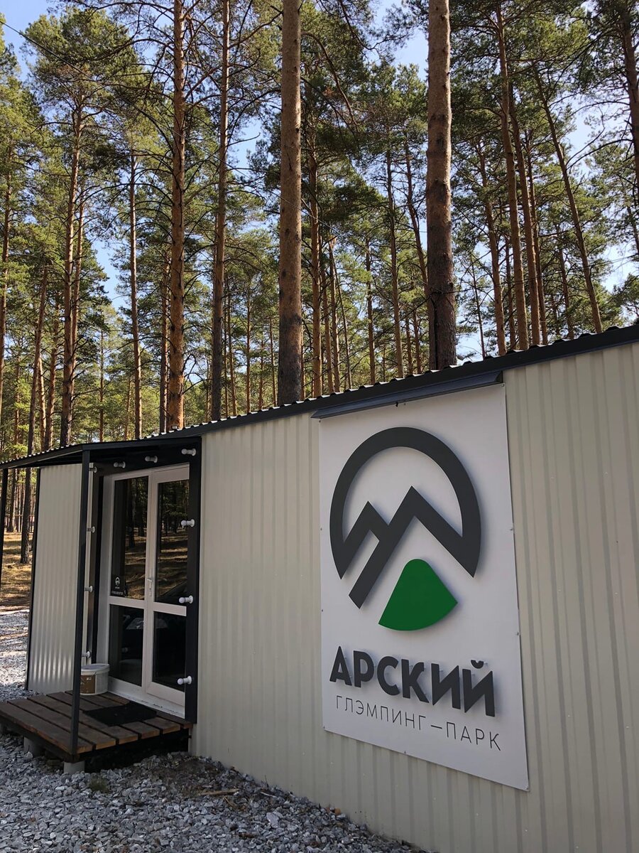 Административное здание, можно купить продукты