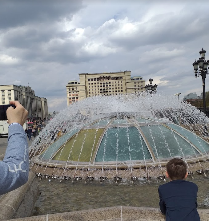 Фонтан - это всегда эмоции и можно кинуть денежку на счастье )