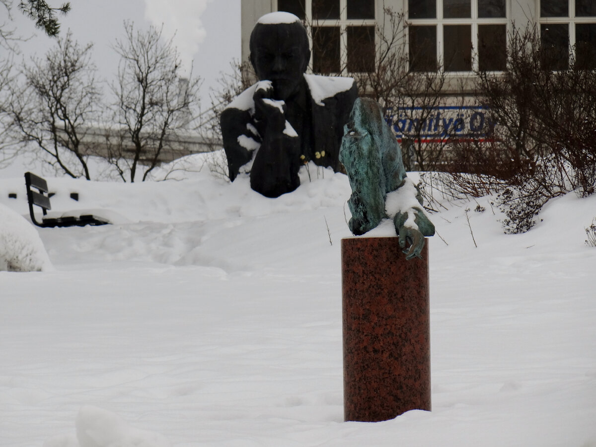 Он не освобождал Финляндию - это миф, как раз наоборот Финляндия от него "отскочила"