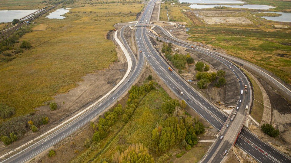     На участке Южного подъезда к Ростову открыли движение по всем восьми полосам.  Автодор