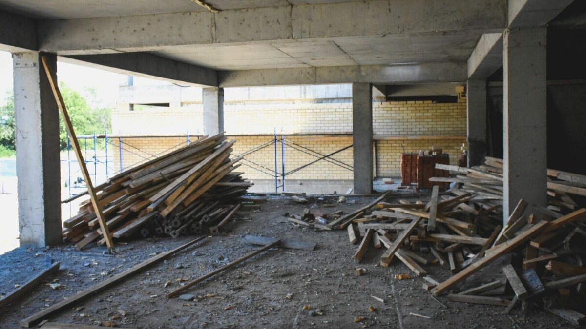     Власти поселка Первомайского в Ростовской области через суд обязали снести аварийный дом, сообщили в региональной прокуратуре.