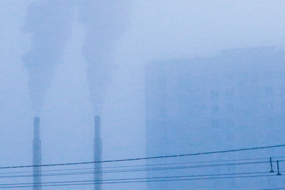     В Новосибирске уже на протяжении четырех дней подряд держится высокий уровень загрязнения воздуха. Олег УКЛАДОВ