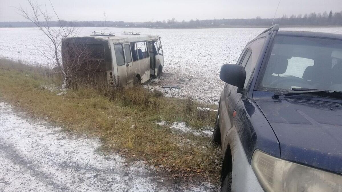    ДТП с участием автобуса на участке трассы Иваново - Родники© Фото : ГУМВД России по Ивановской области