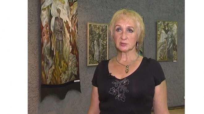 О. В. Жохова в музее-диораме «Прорыв блокады Ленинграда» на открытии персональной выставки, 2015 г. (фото: 47channel.ru)