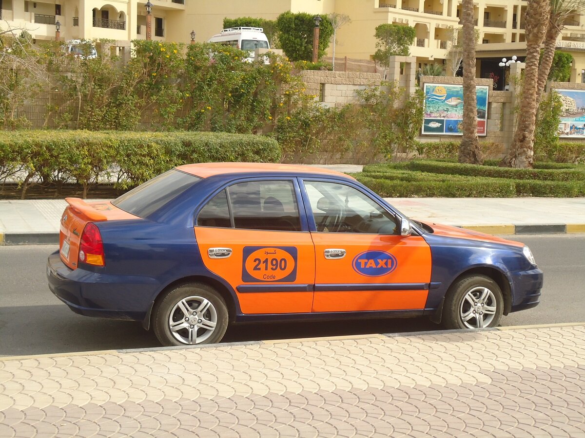 Такси в хургаде. Hyundai Verna Taxi. Такси Египет Хургада. Такси в Египте. Такси в Каире.