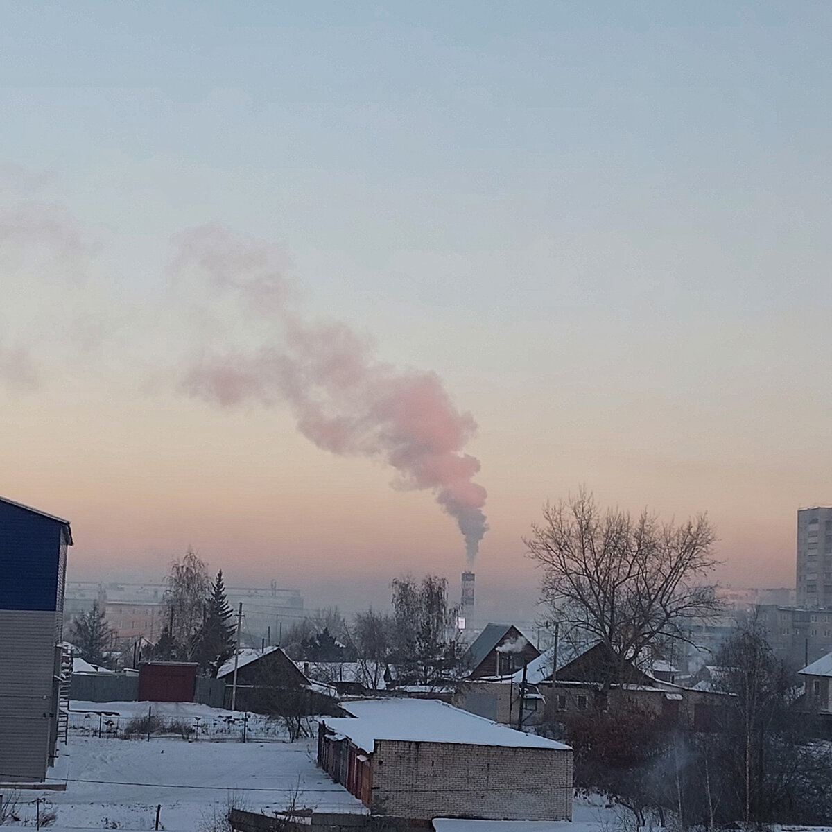 Печки у нас на Алтае сегодня топят везде: и на даче, и в городе... | Дом,  сад, телескоп, Алтай | Дзен