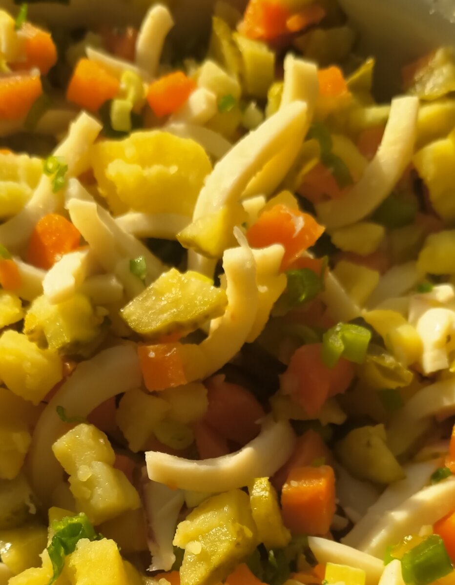 Салат с кальмарами